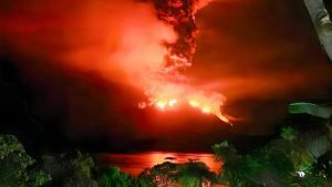 erupsi-eksplosif-yang-terjadi-pukul-0038-wita-pada-gunung-ruang-di-kabupaten-sitaro-sulawesi-utara-rabu-1742024-antaraho-pvmbg_169