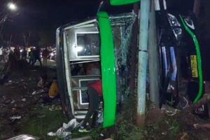 bus kecelakaan