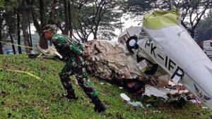 pesawat-latih-jatuh-di-serpong-3_169