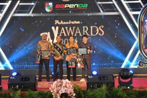 BRK_Syariah_Terima_Award_Sebagai_Bank_Mitra_Penyedia_Layanan_Pembayaran_Pajak_Daerah